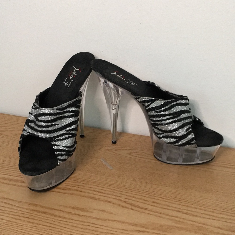 Womens Sexy Tabu 6.5” Platform High Heels Glittery Silver Black Zebra Size 10